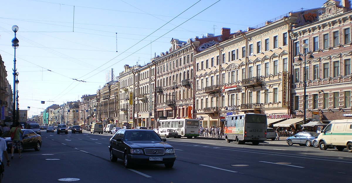 Nevsky_96_-_Nevsky_110_-_summer_2007