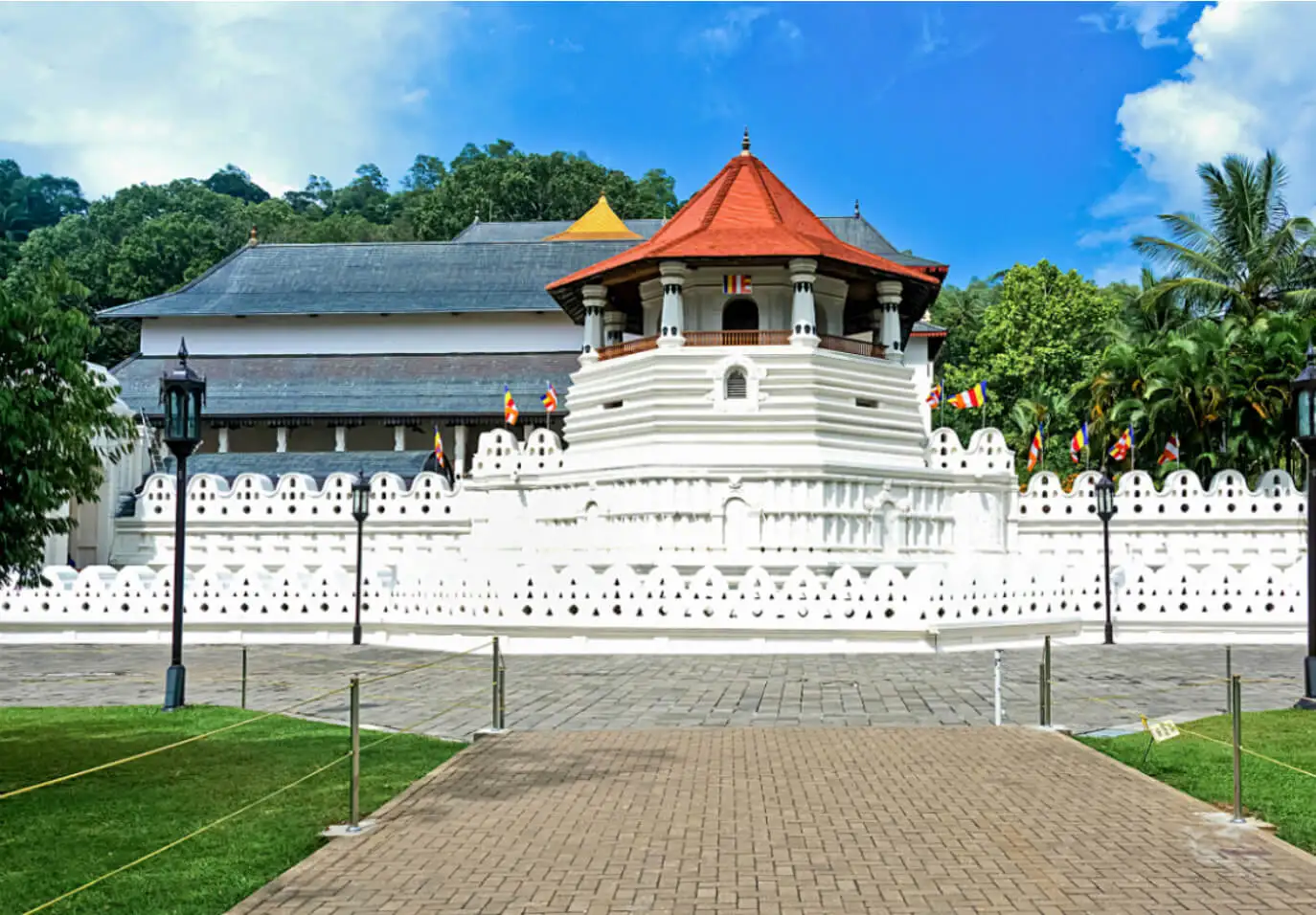 Tooth_Relic_Temple_1